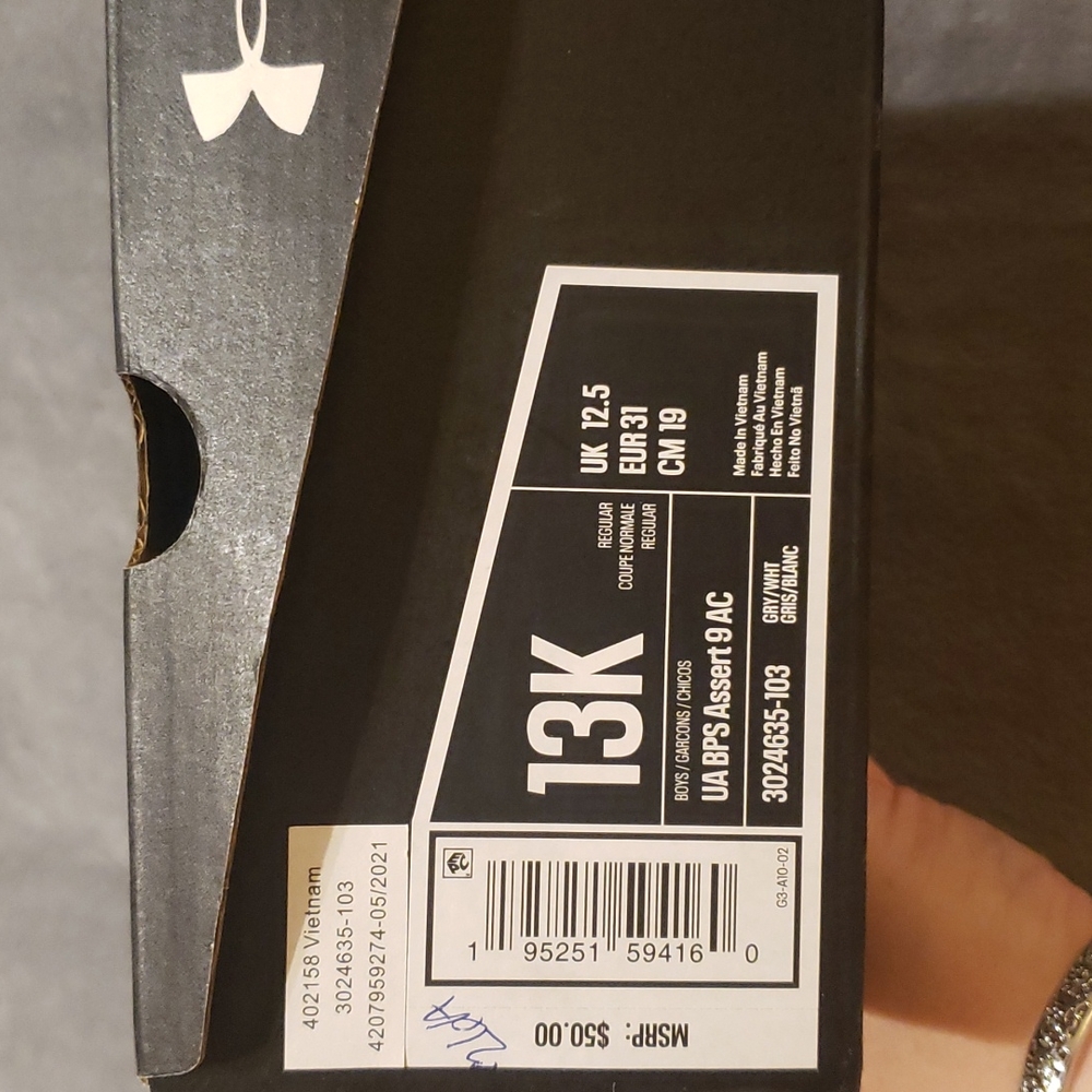 Under Armour Boys Size 13 Grey tennis shoe